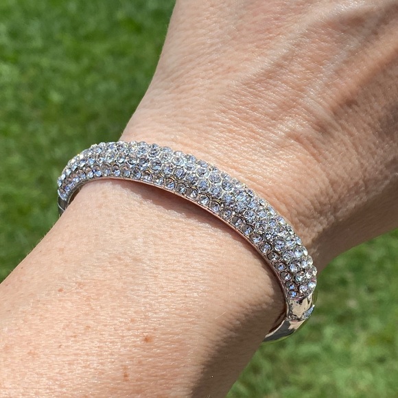 Crystal adorned silver plated hinge bracelet - Picture 11 of 16